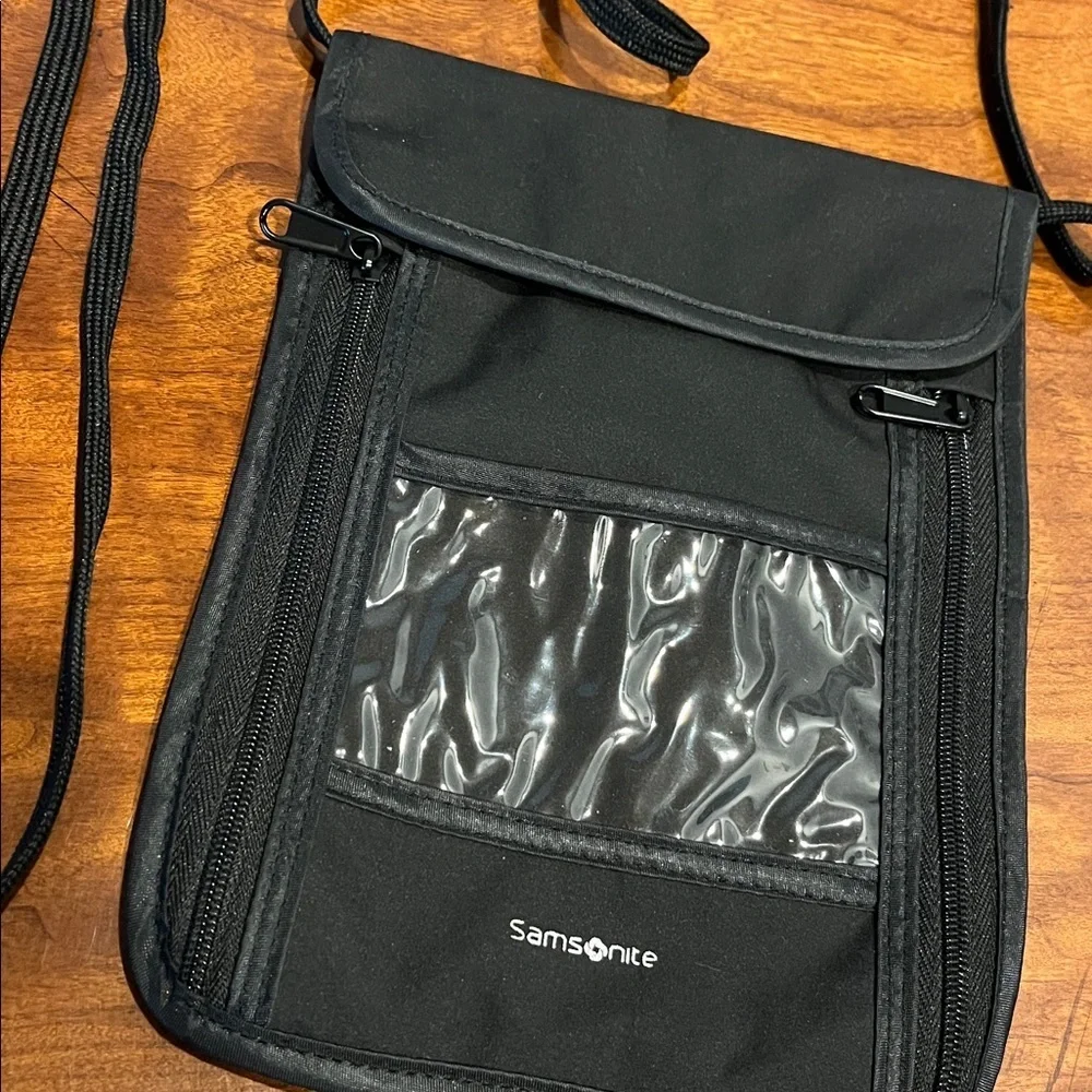 Samsonite BlackTravel Neckstrap Excellent condition